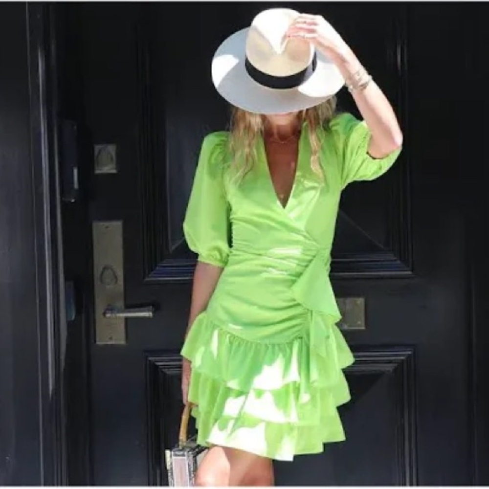 Lime Green Mini Skater Skirt with Cut Out Tiered Design. One33 Social. Size 8